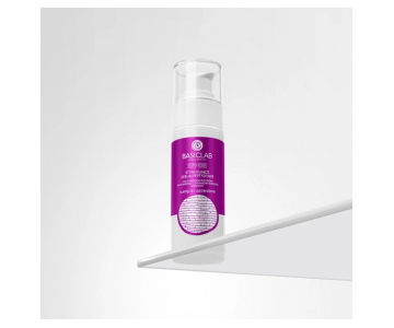 BasicLab Dermocosmetics Stimulating Micro-Needle serum s 15 % peptidi in 5 % rastnimi faktorji
